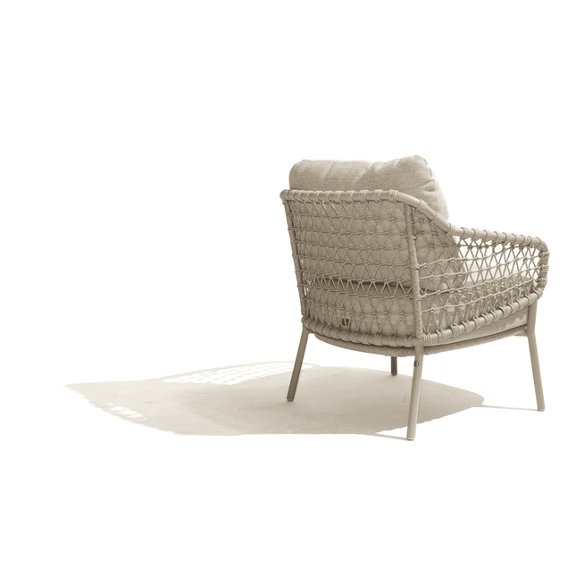 4 Seasons Outdoor Garten Sardinia niedriger Esstuhl + Taste 4SO Saba Low Dining Latte Basis mit Teaktisch 130 Ø CM
