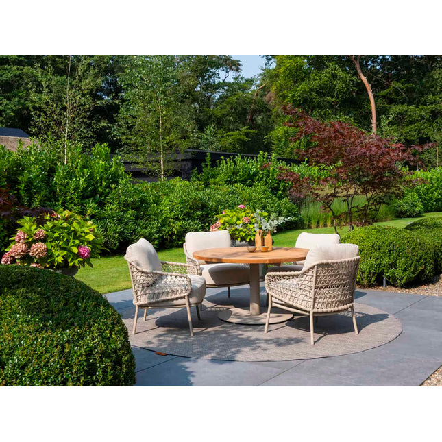 4 Seasons Outdoor Garten Sardinia niedriger Esstuhl + Taste 4SO Saba Low Dining Latte Basis mit Teaktisch 130 Ø CM