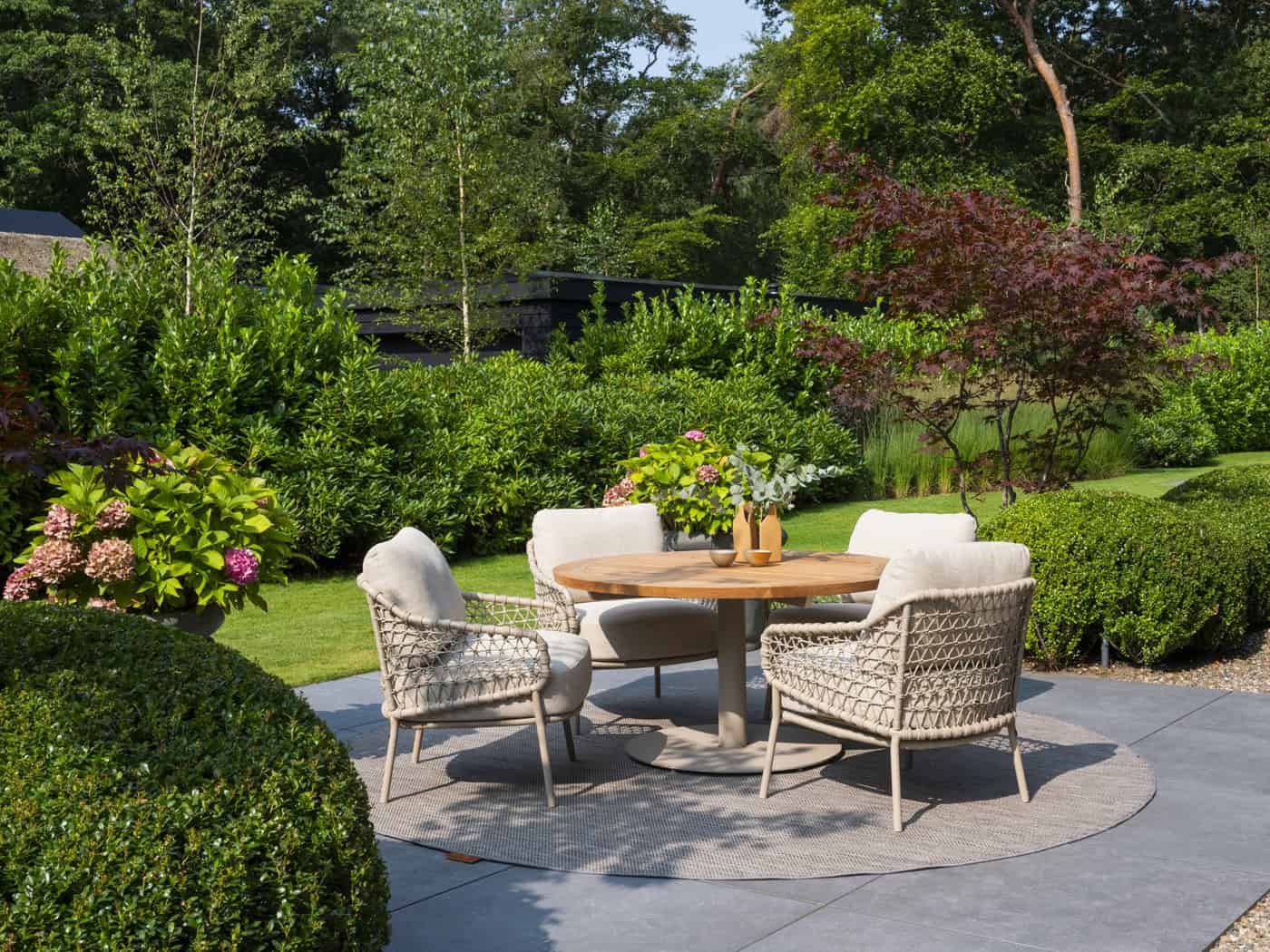 4SO Sardinia low dining set (4 st.) + Taste 4SO Saba tafel ⌀130cm