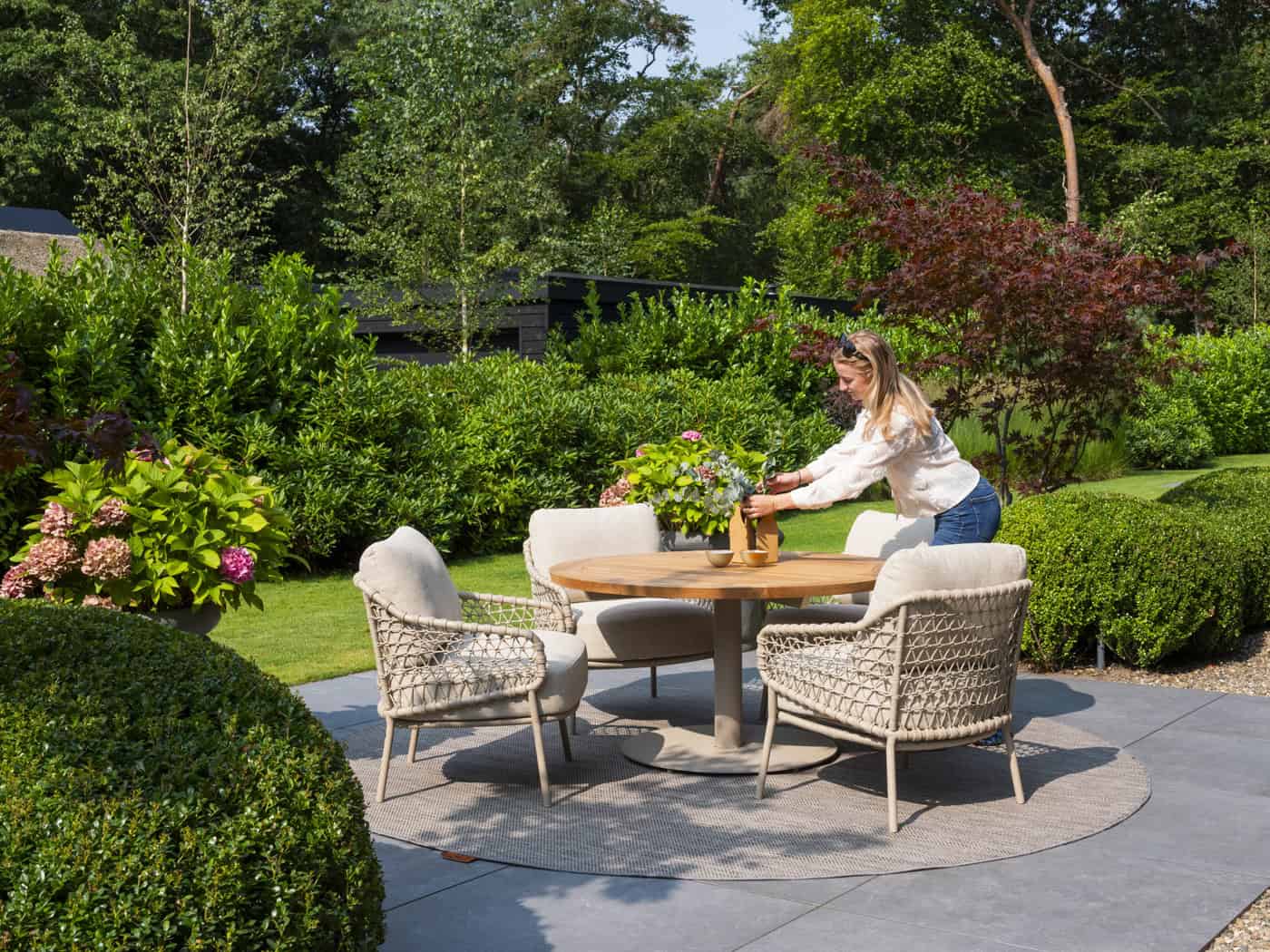 4SO Sardinia low dining set (4 st.) + Taste 4SO Saba tafel ⌀130cm