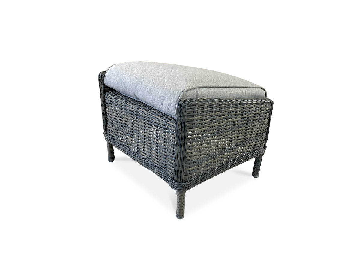 Osborn Rattan-Hocker in Sand aus Aluminium 51x60 cm